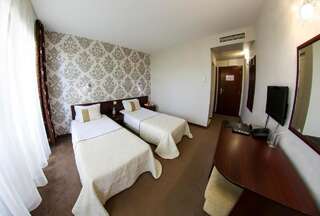 Курортные отели Hotel Spa Terma Ягода Двухместный номер с 2 отдельными кроватями и собственной ванной комнатой-5