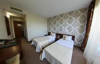 Курортные отели Hotel Spa Terma Ягода Двухместный номер с 2 отдельными кроватями и собственной ванной комнатой-6