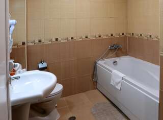Курортные отели Hotel Spa Terma Ягода Двухместный номер с 2 отдельными кроватями и собственной ванной комнатой-7