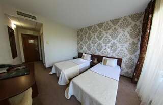 Курортные отели Hotel Spa Terma Ягода Двухместный номер с 2 отдельными кроватями и собственной ванной комнатой-13